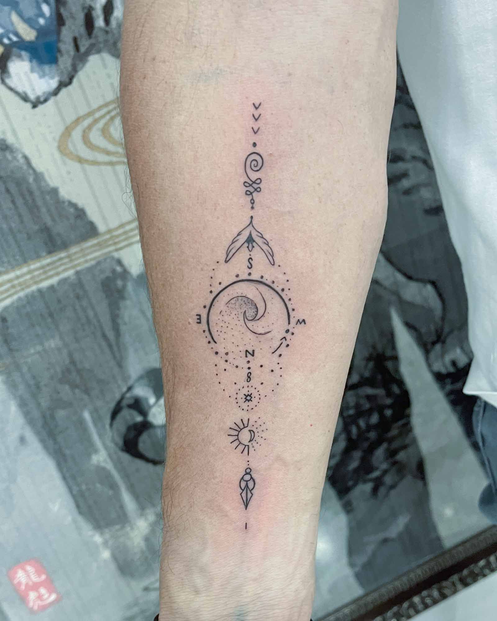 tatuaje geometrico linea fina simbolos minimalistas valencia