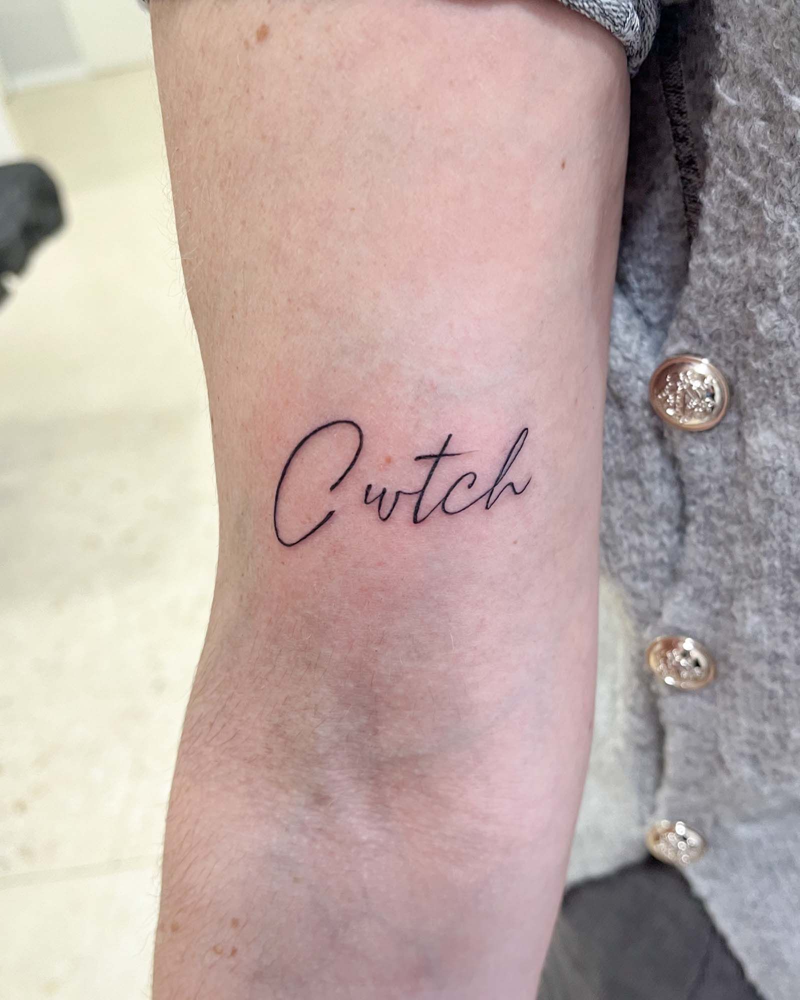 tatuajes de palabras en cursiva