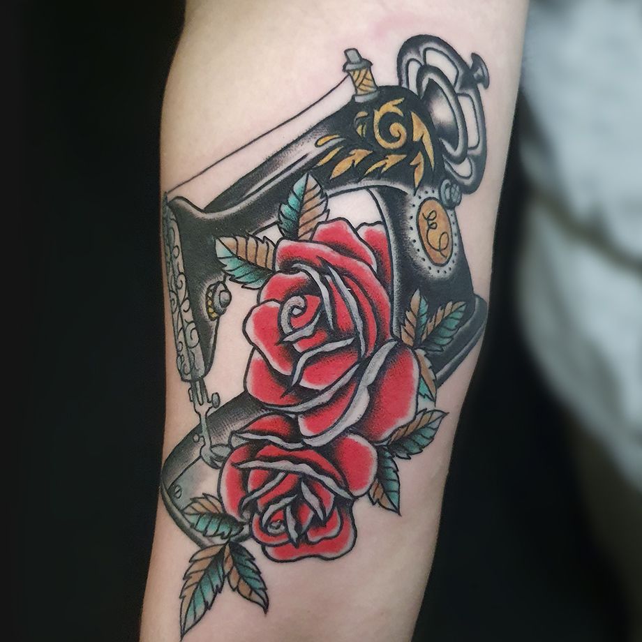 Tatuaje Dragon Ball Línea Fina en negro y gris