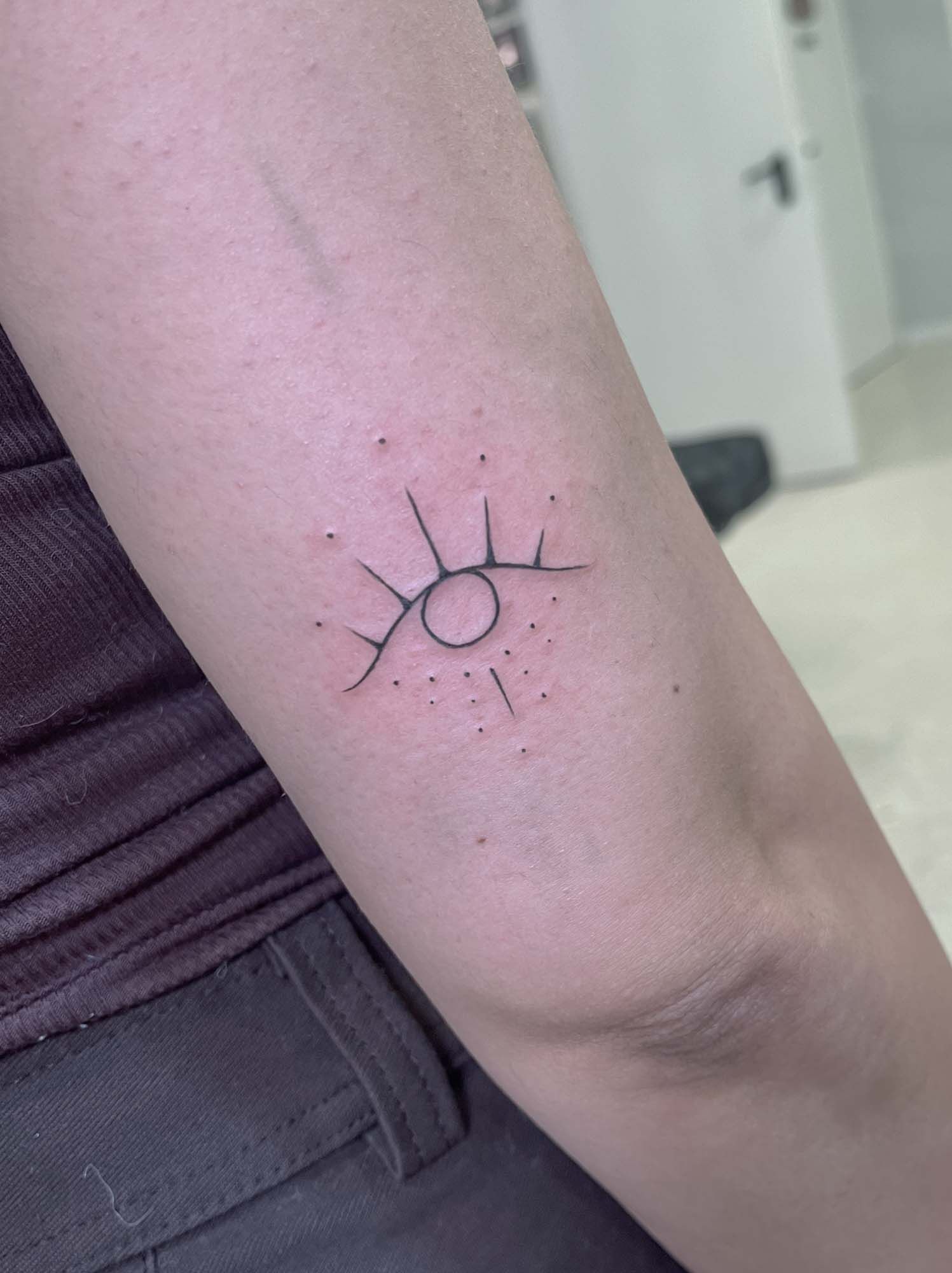 fine line eye tattoo valencia minimalist eye tattoo small abstract eye line design