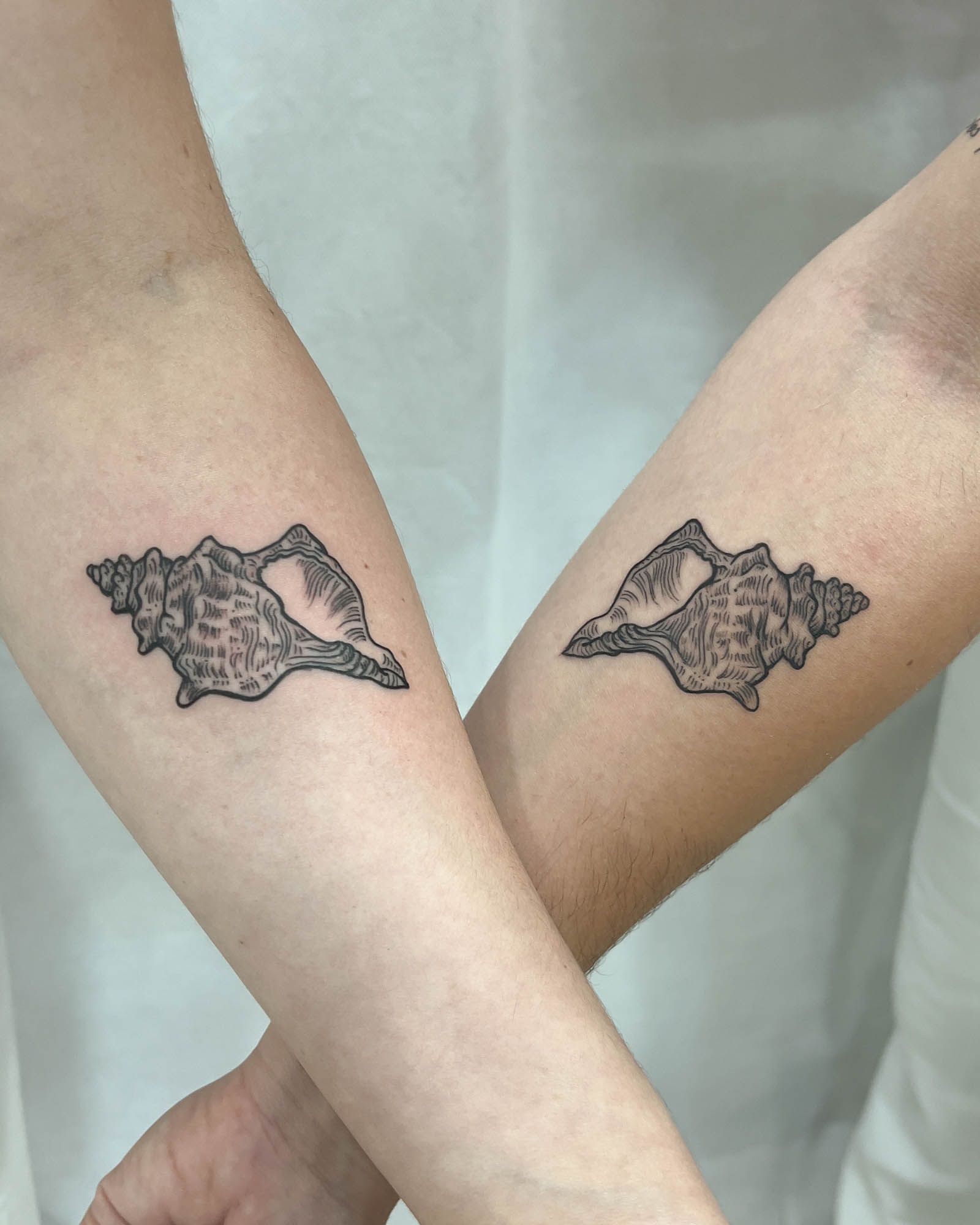 fine line shell tattoo valencia small sea tattoo minimalist ocean conch design