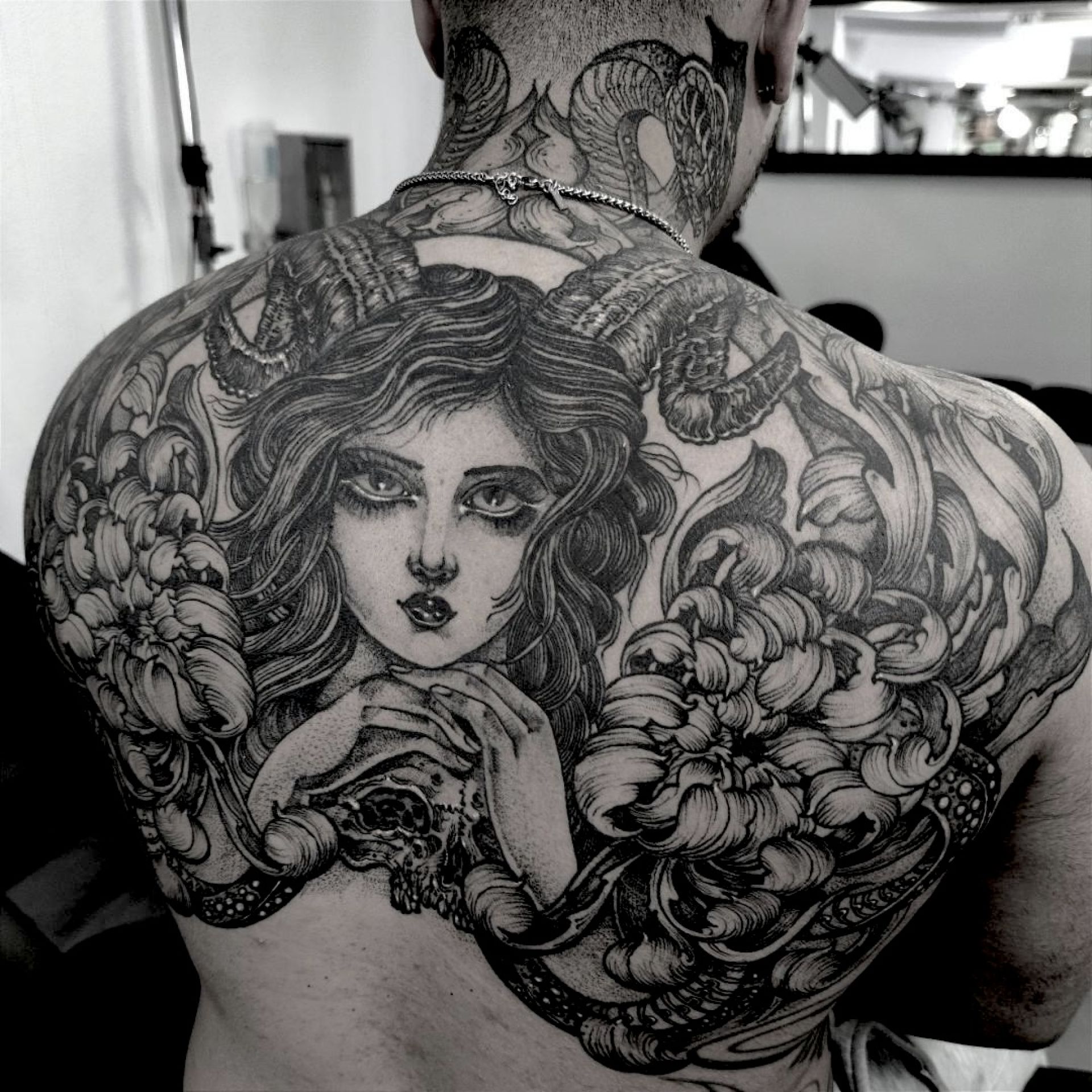 Tatuaje araña blackwork Valencia