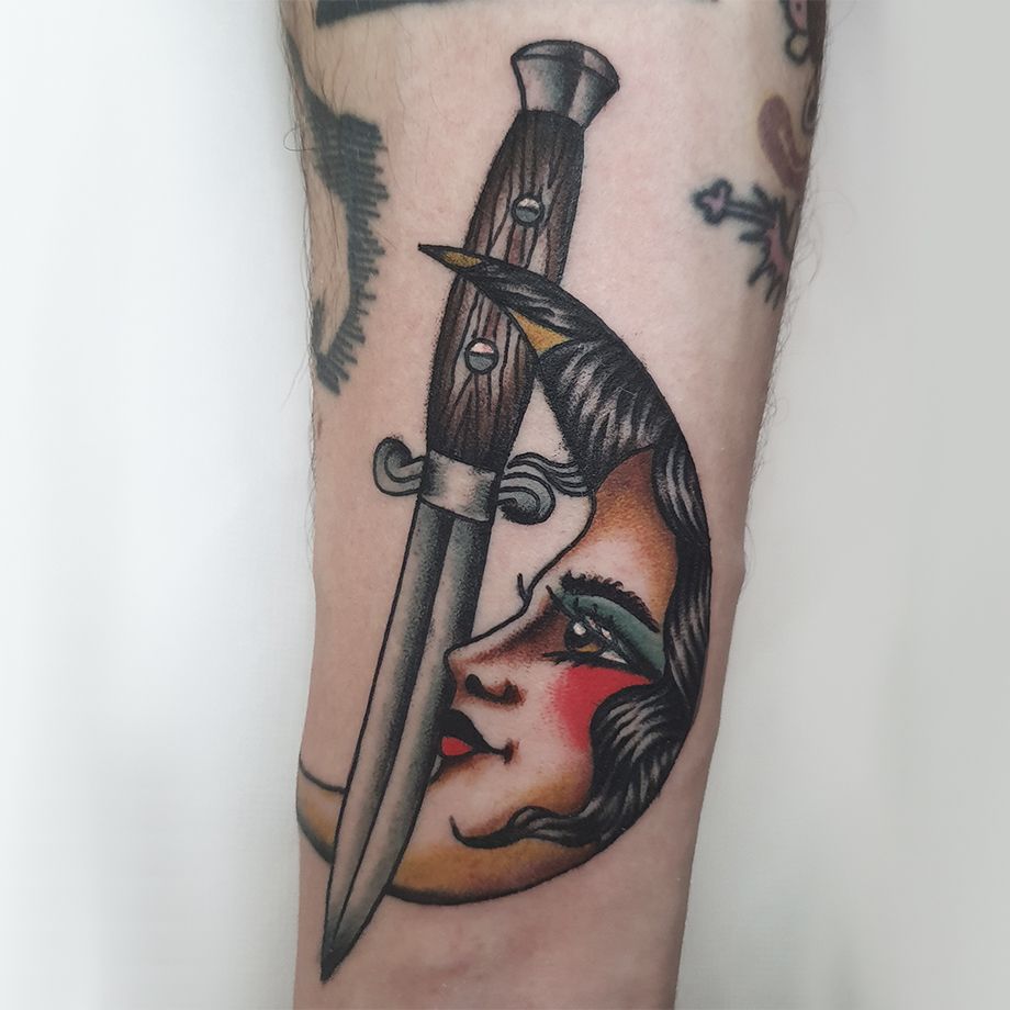 Tatuaje lirios flores línea fina