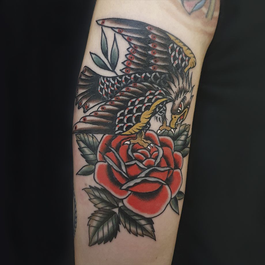 Tatuaje flor de almendro Línea Fina