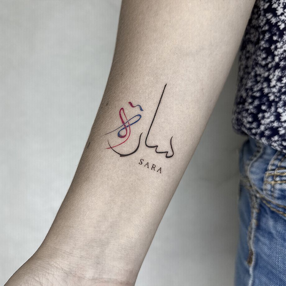 Tatuaje línea fina valencia letras