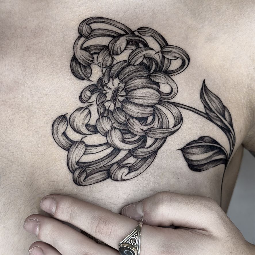 Tatuaje flor de almendro Línea Fina