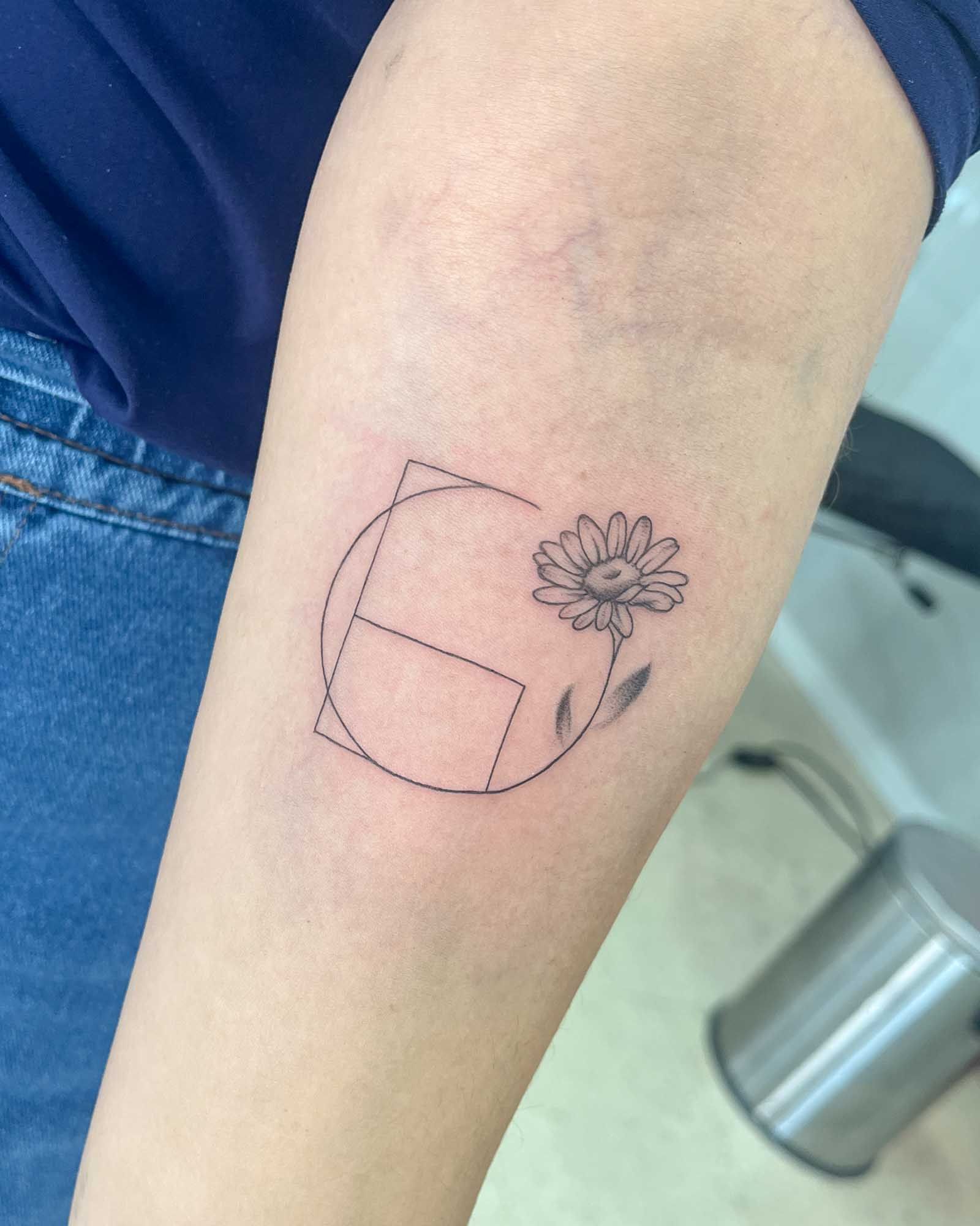 fine line daisy geometric tattoo valencia