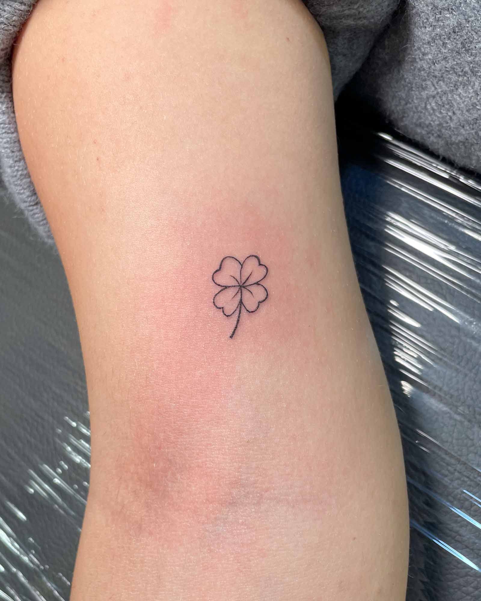 fine line clover tattoo valencia small minimalist four leaf clover tattoo simple design